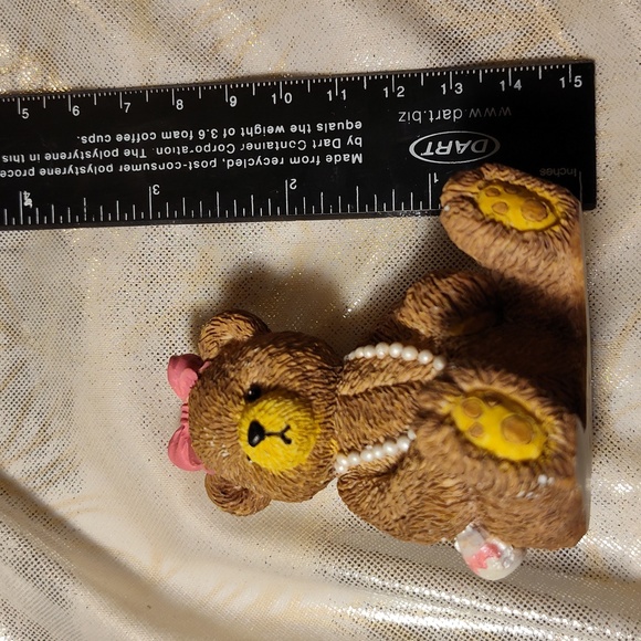 1995 BC Bronson Collectibles| Glamour Bear wearing pearls, pink bow, and purse. - Picture 6 of 6